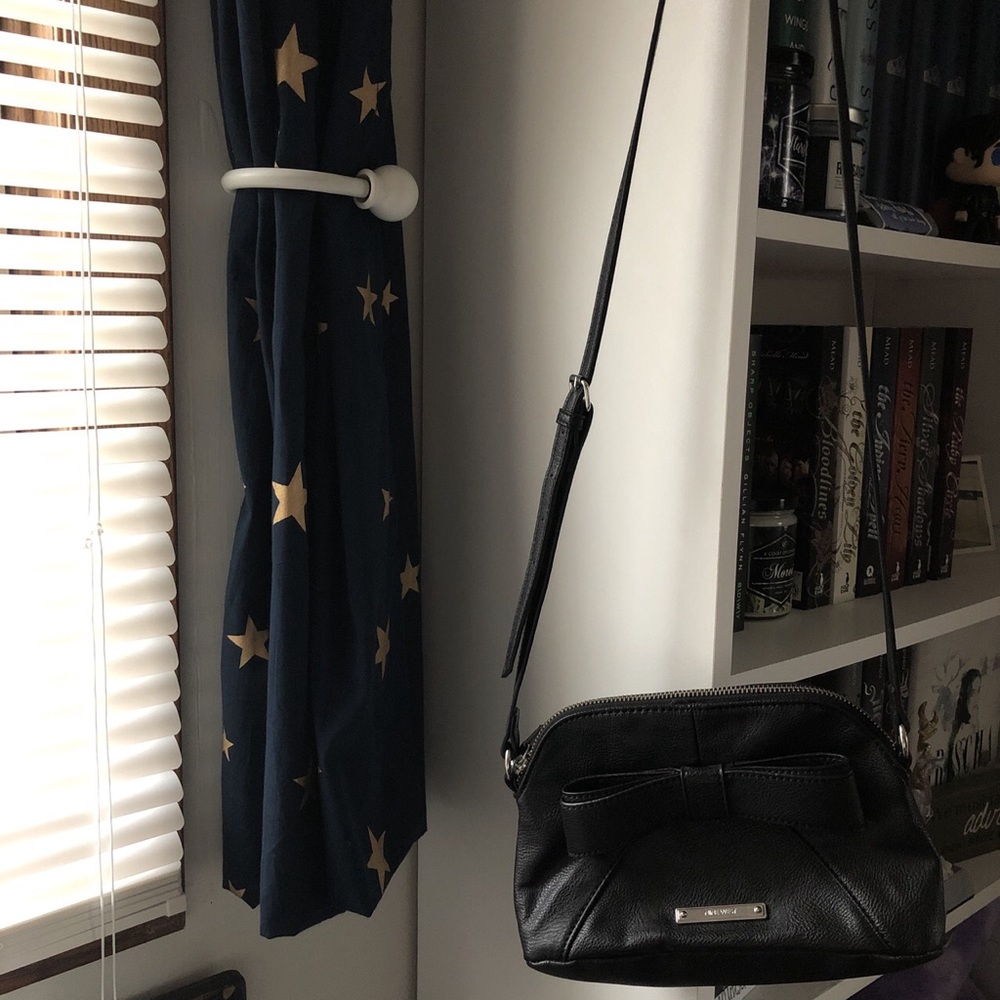 nine west bow crossbody ☾